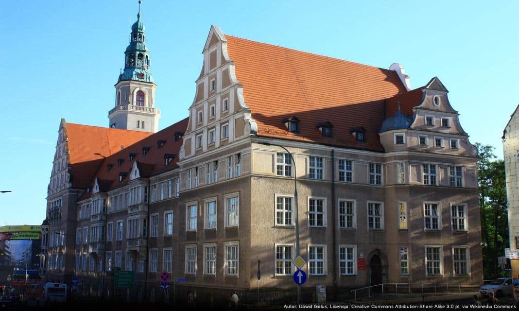 Uroczystość odsłonięcia tabliczki imienia gen. Marka Bezruczki w Olsztynie